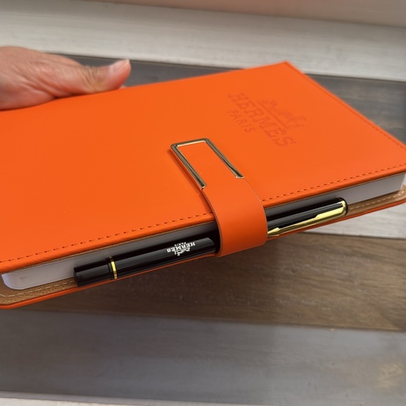 Hermès Orange Leather Notebook Cover GWP - Picture 9 of 10